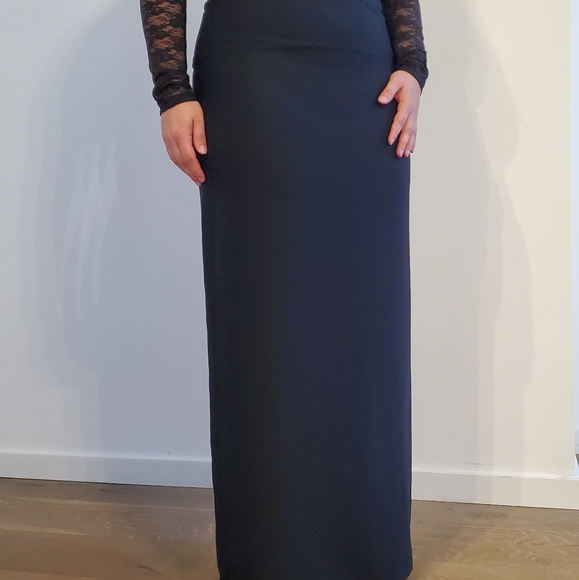 Black Banana Republic maxi skirt with side slit - Picture 2 of 16